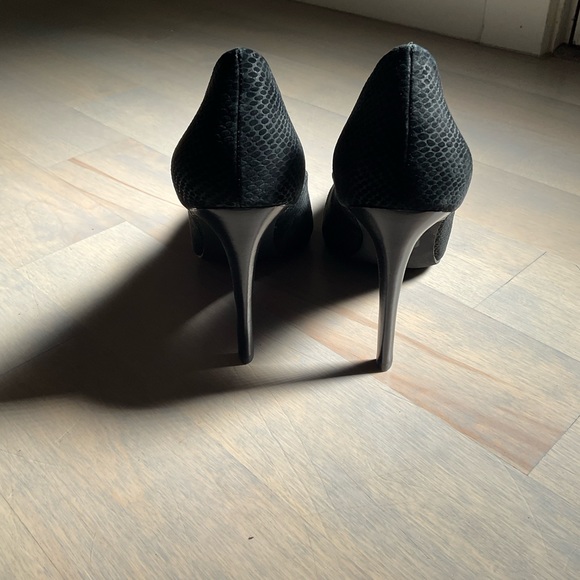Joe’s heels size 6.5 - Picture 2 of 5